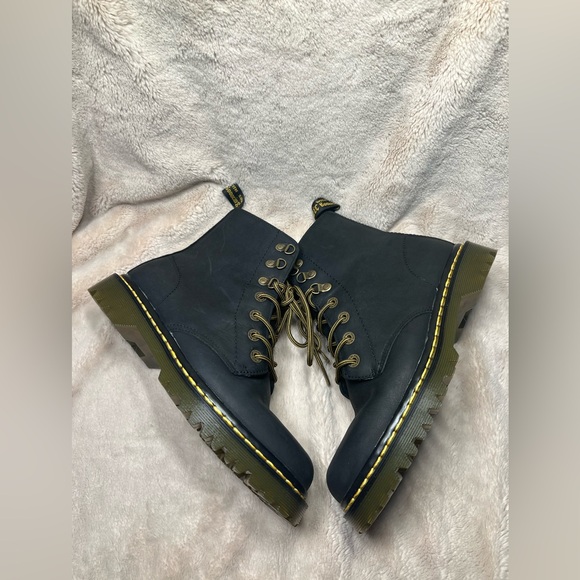 Dr Martins Women’s Boots Size 9 - Picture 5 of 7